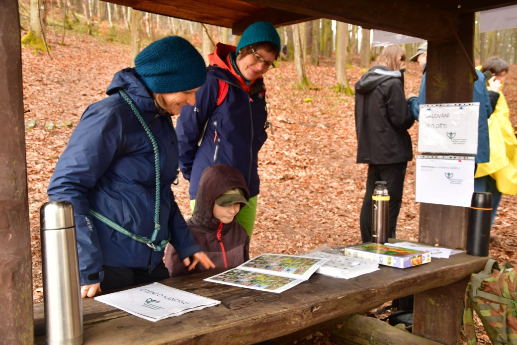 Návštěvníci u infobodu.